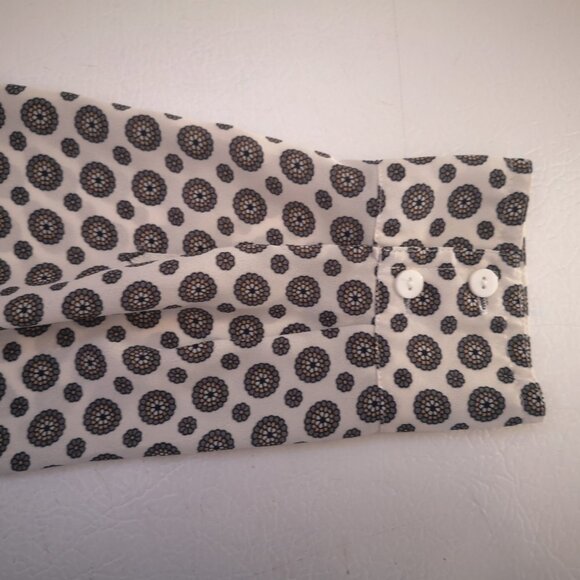 Rose & Olive Ladies Size Medium White with Olive Green Pattern Tunic / Blouse - Picture 5 of 10